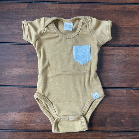 Two Little Road Co. (Formally Lulu + Roo) Short Sleeved Onesies - NEW! - Picture 5 of 6